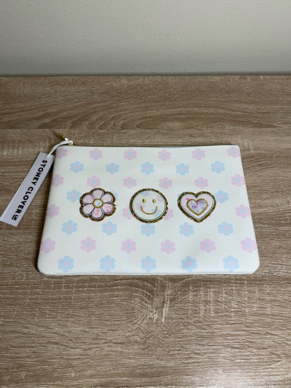 NWT Stoney Clover Lane White Floral Smiley Heart Flat Zip Pouch